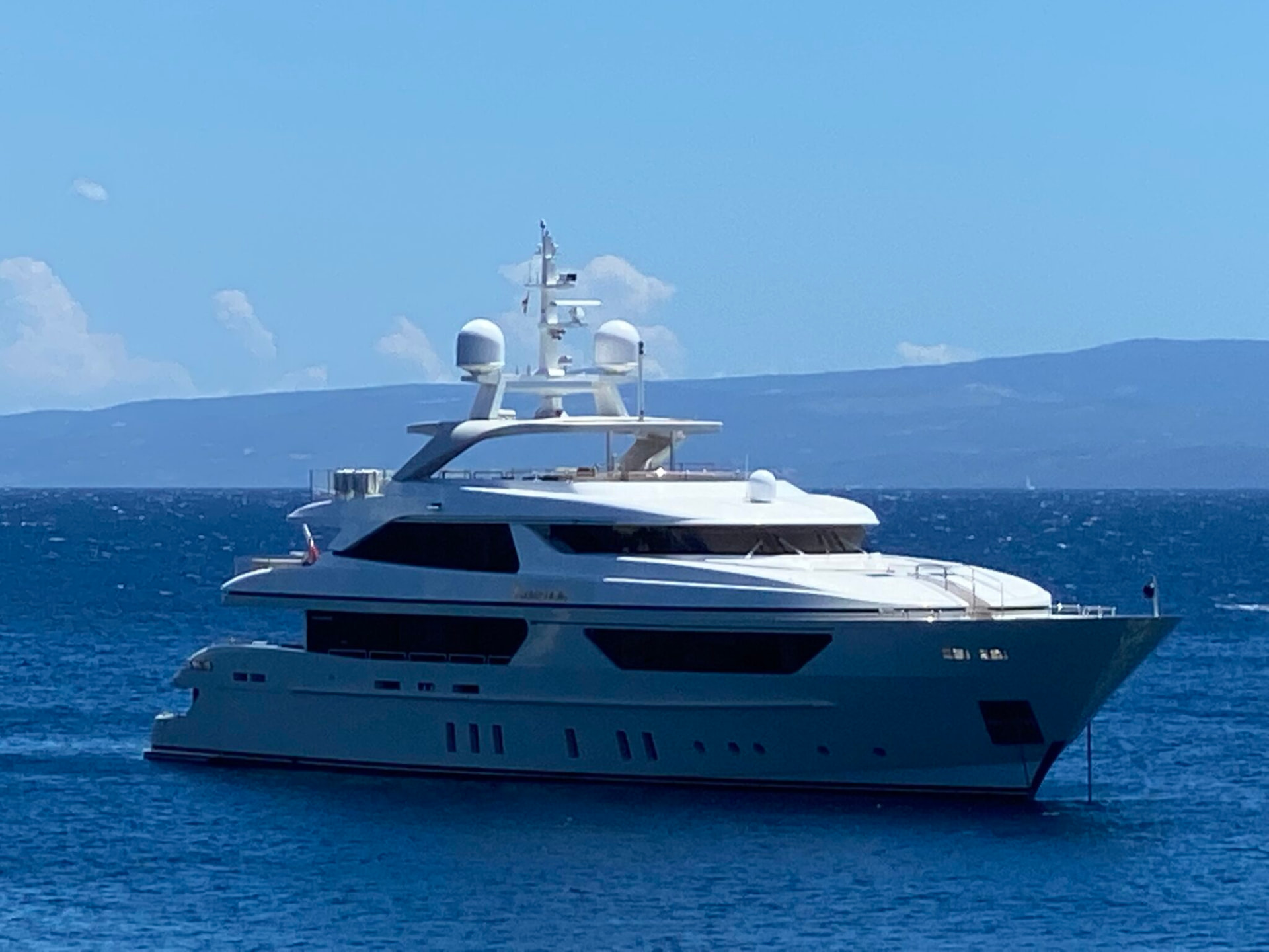 Bow view of a white motor yacht at sea seen head-on.